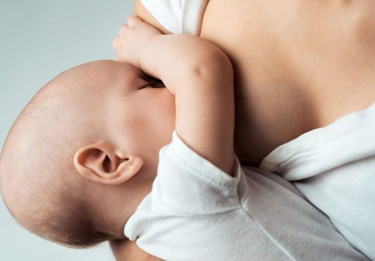 pikkelysömörben szenvedő gyermek szoptatása